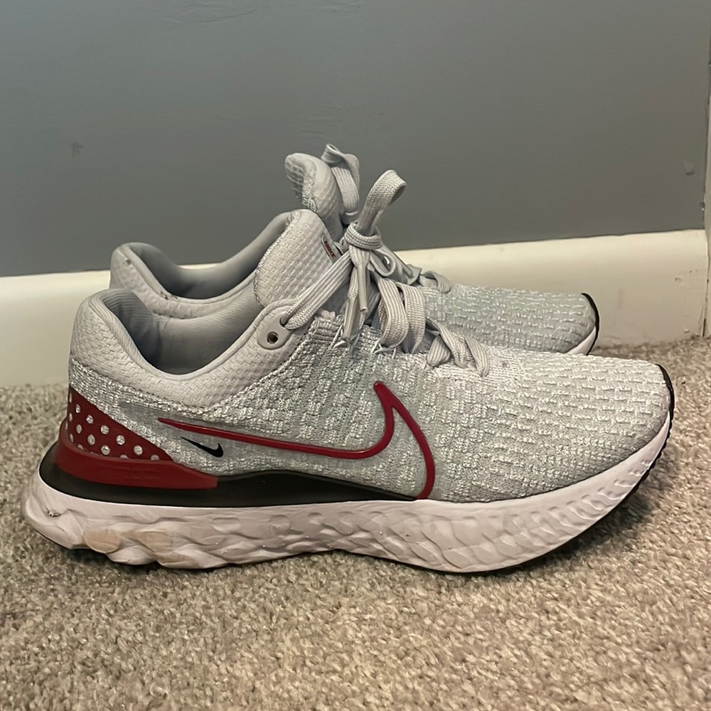 Nike FlyKnit Sneakers